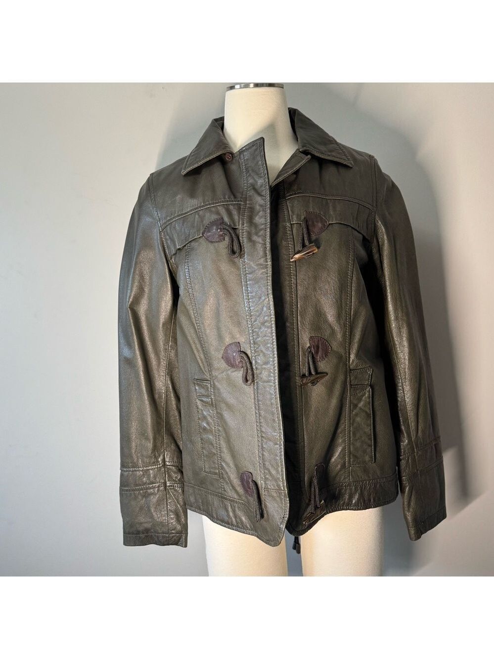 Danier Olive Leather Jacket Toggle Fit SMall-Medium